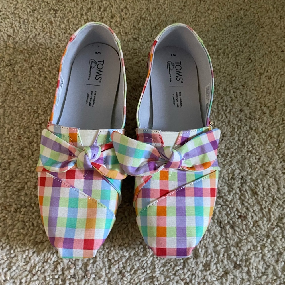 Women’s plaid Toms size 9